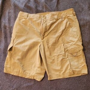 Mrns Fueld and Stream shorts size large